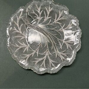Indiana Glass Pebble Leaf
Clear Frosted Divided Relish dish‎